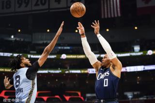 他在不同的 他在不同的