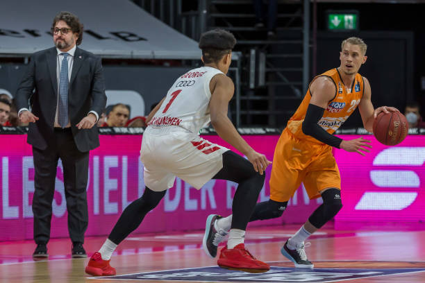 凭借着马丁 凭借着马丁